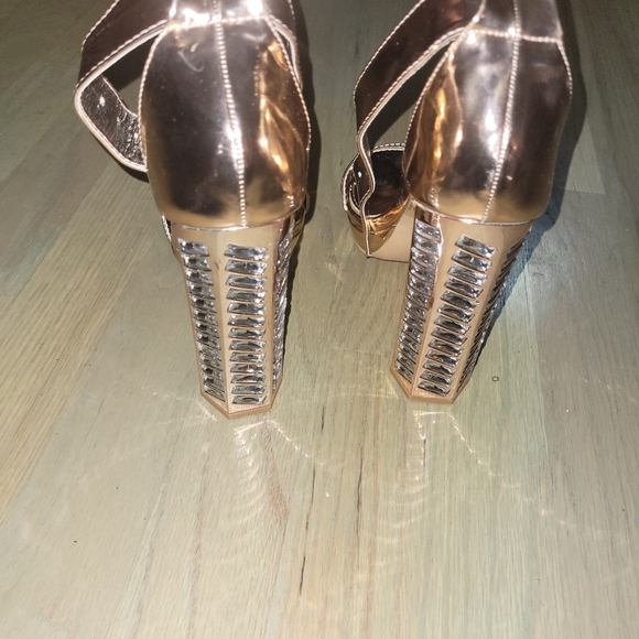 Heels - Picture 2 of 4